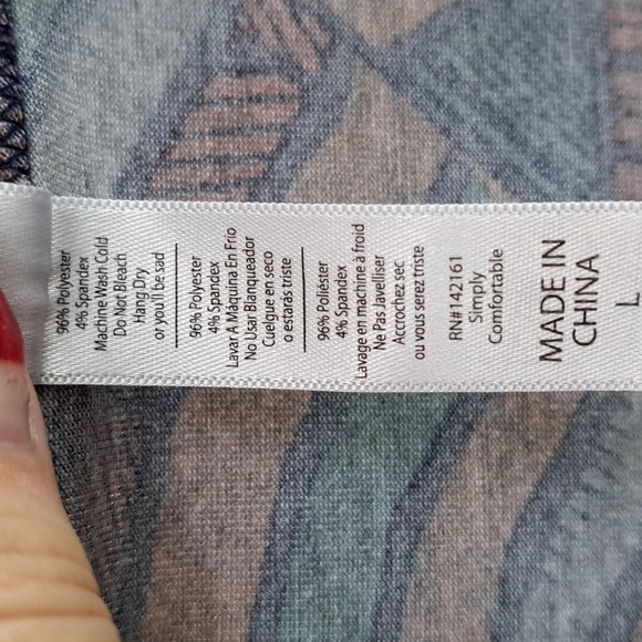 Lularoe Classic T Shirt Short Sleeve Aztec Print Size Large - Picture 4 of 6